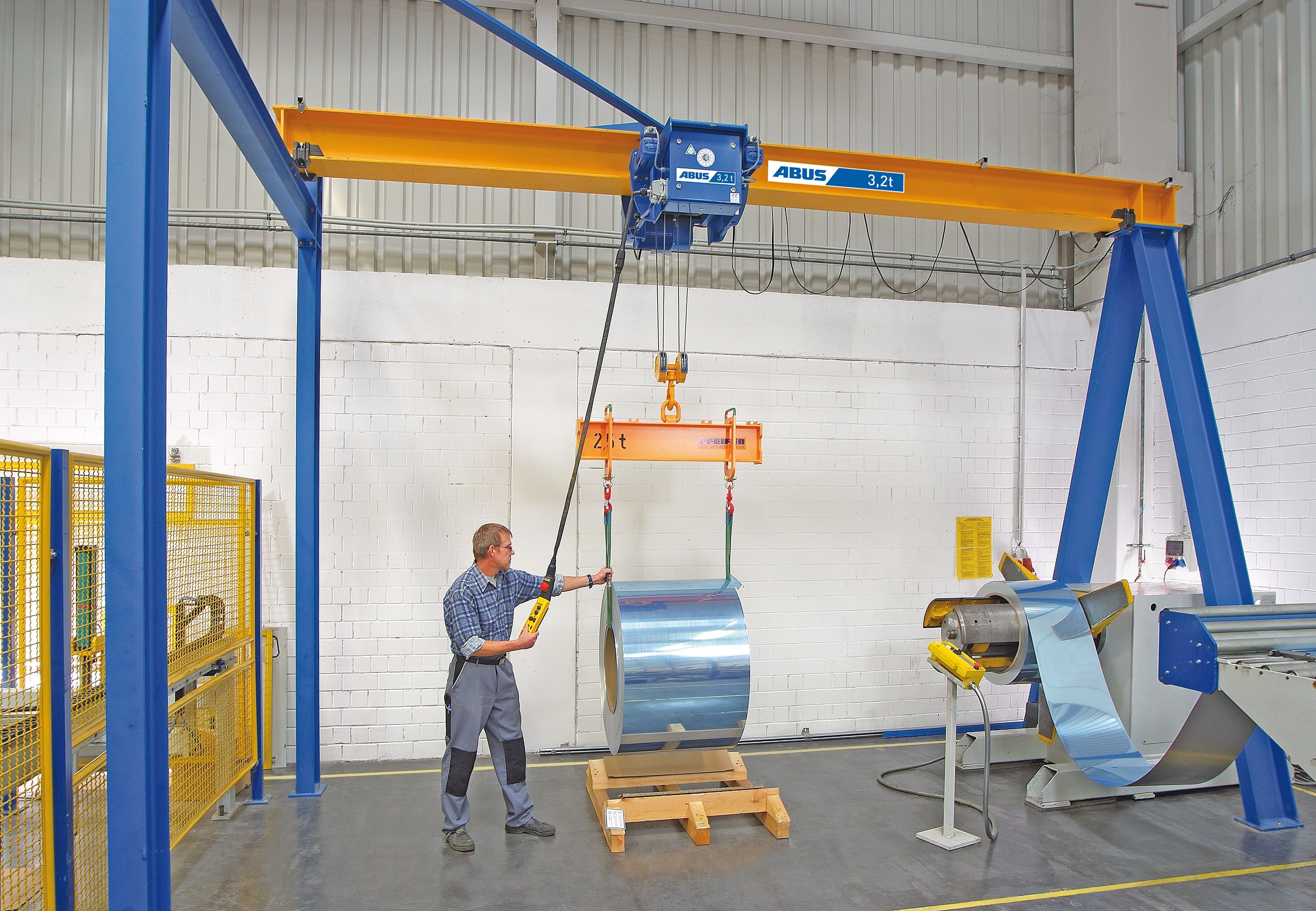 Lightweight hoist and trolley detail